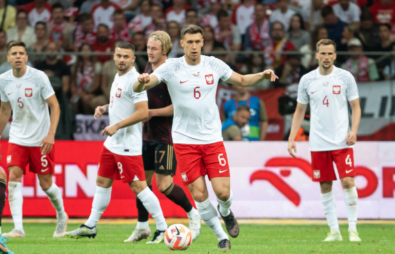 Krystian Bielik obraża kibica