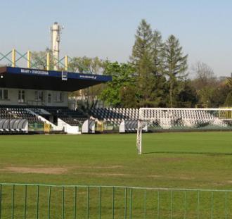 Krzesełka ze stadionu Sandecji dla kibiców