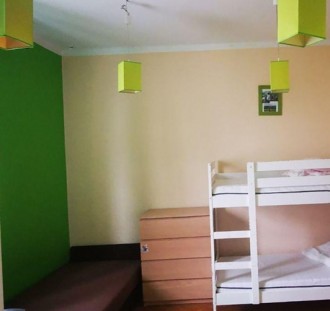 Kibice Legii Warszawa odmalowali Dom Dziecka w stolicy