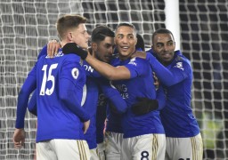 Premier League: 3 punkty i 2 kontuzje Lisów