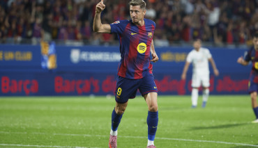 lewandowski barcelona palec w górze