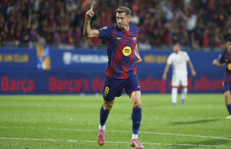 lewandowski barcelona palec w górze