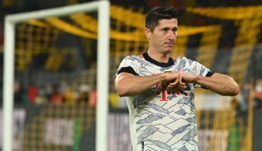 Lewandowski trafia - Bayern z kolejnym pucharem!
