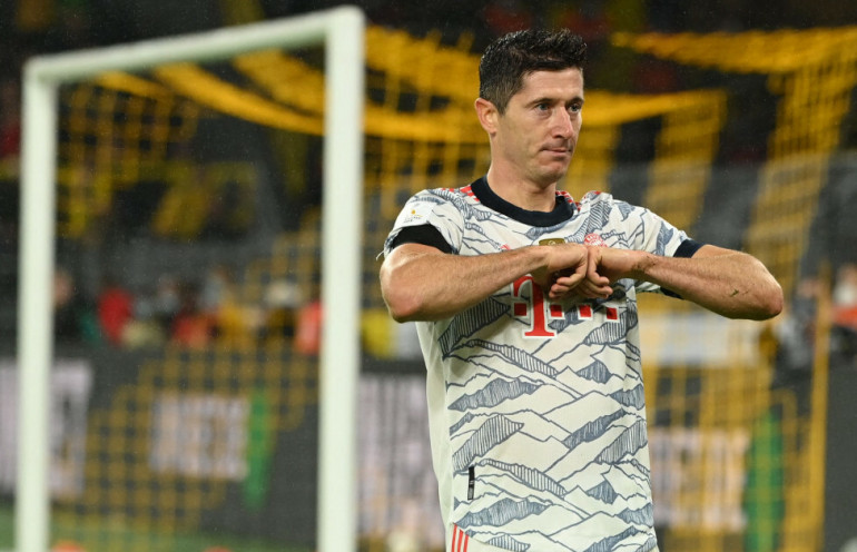 Lewandowski trafia - Bayern z kolejnym pucharem!