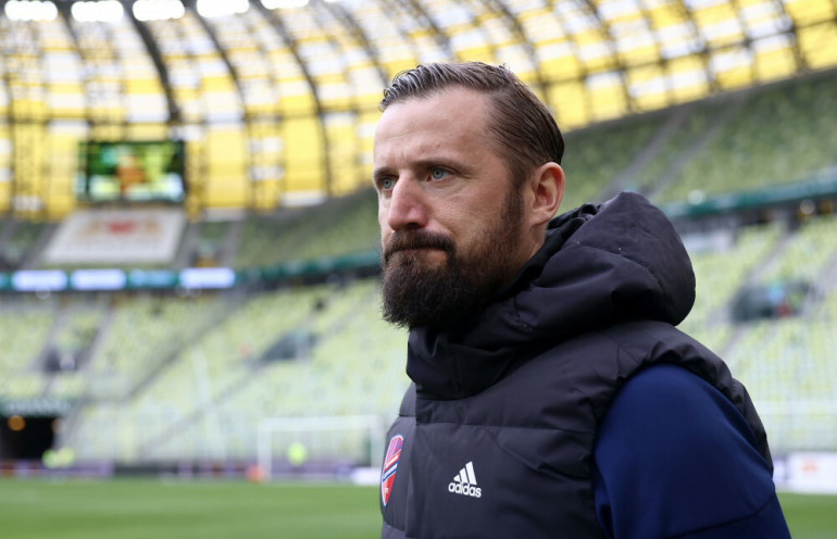 łukasz tomczyk na stadionie bez kibiców