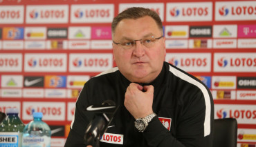 Michniewicz na konferencji: trójką z tyłu i z gotowym Piątkiem na mecz ze Szwecją