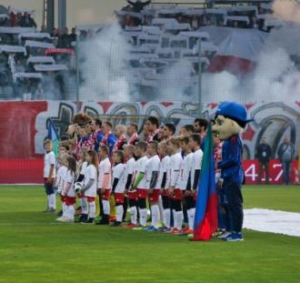 Kibice Miedzi Legnica pobili rekord kotylionów