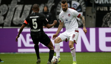 Mikael Ishak na meczu 2. Bundesligi