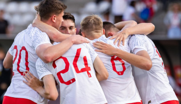 młodzieżowa reprezentacja polski ciesząca się z gola