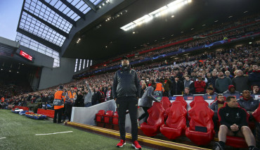 mrozek liverpool ławka