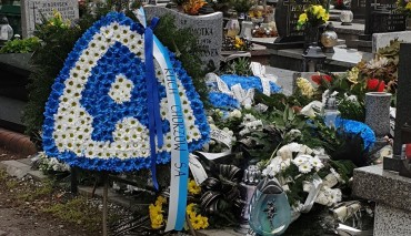 Niebiescy byli obecni na uroczystościach pogrzebowych żony legendarnego piłkarza Ruchu Chorzów