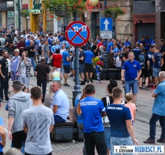Niebiescy protestowali w sprawie nowego stadionu dla Ruchu