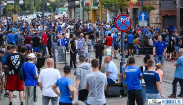 Niebiescy protestowali w sprawie nowego stadionu dla Ruchu