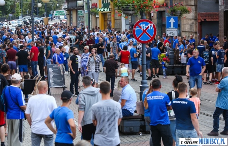 Niebiescy protestowali w sprawie nowego stadionu dla Ruchu