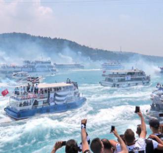Niesamowite zdjęcia z mistrzowskiej fety Besiktasu