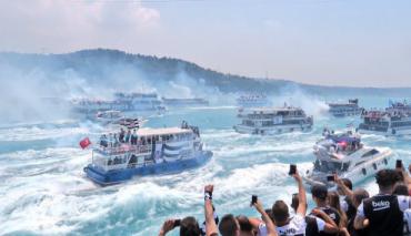 Niesamowite zdjęcia z mistrzowskiej fety Besiktasu