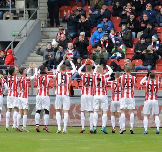 Kibice Cracovii tradycyjnie, wraz z zawodnikami, piłkarsko przywitali Nowy Rok