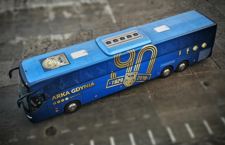 Nowy autokar dla piłkarzy oraz sztabu Arki Gdynia
