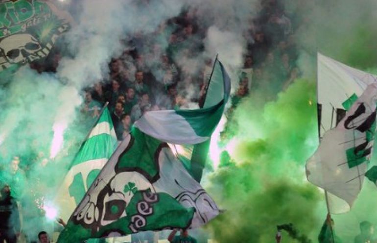Odwołane derby Aten - zamieszki na stadionie