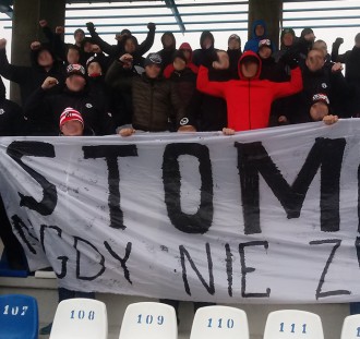 Kibice z Zambrowa i Łomży zaprezentowali oprawy podczas meczu Olimpii z ŁKS-em