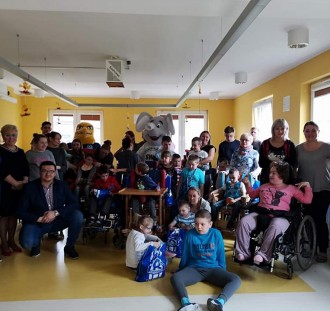 Kibice Ruchu Chorzów złożyli wielkanocną wizytę dzieciom niepełnosprawnym!