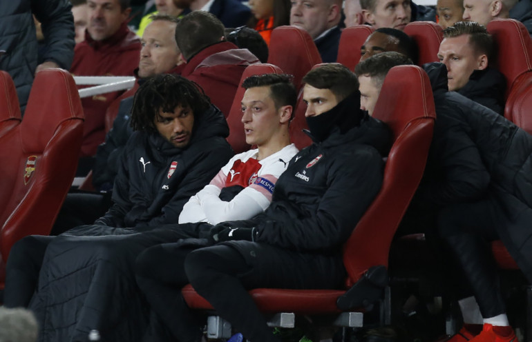 ozil ławka