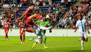 pierwszy gol lewandowskiego w league cup