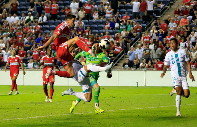 pierwszy gol lewandowskiego w league cup