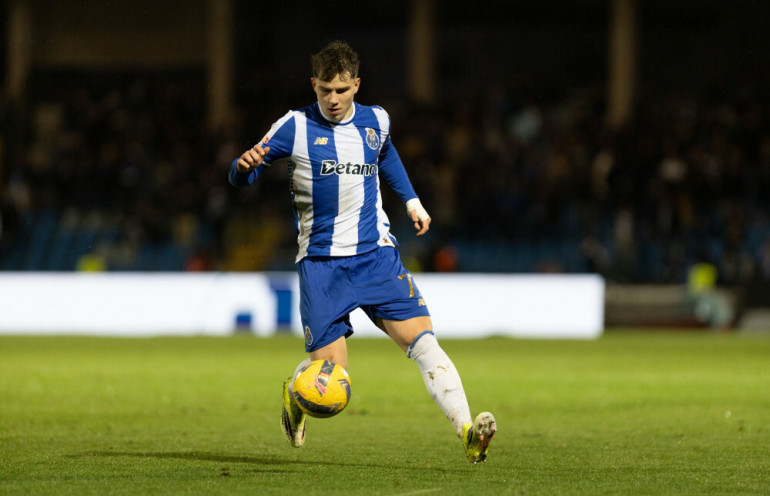 pietuszewski fc porto drybling