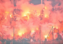 Holenderski futbol mówi "NIE" pirotechnice