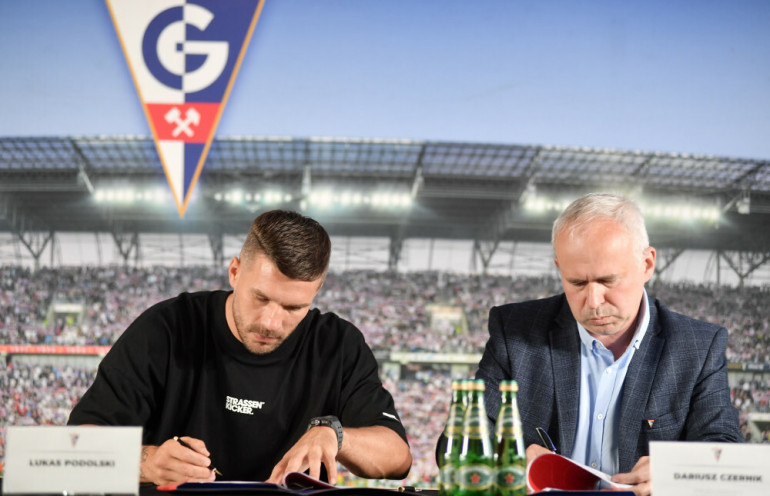 Oficjalna Prezentacja Lukasza Podolskiego Jako Zawodnika Gornika Zabrze Kibice Net