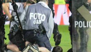 Policjanci czy przebierańcy?
