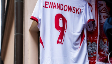 polska koszulka roberta lewandowskiego z numerem 9