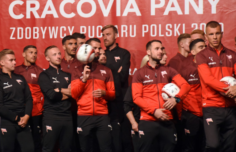 Prezentacja Pucharu Polski 2020 zdobytego przez Cracovię