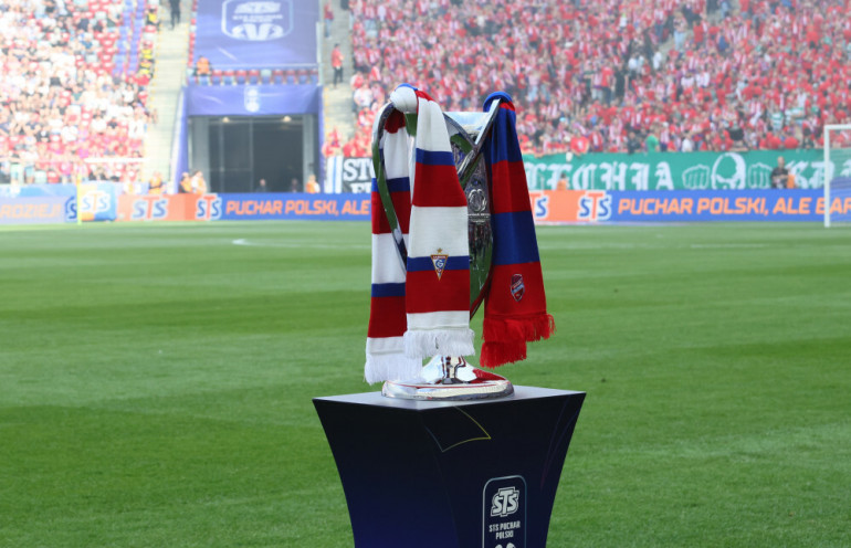 puchar polski z szalikami górnika i rakowa