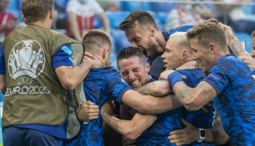 Radość Słowaków po golu na 2:1 w meczu z Polakami na EURO 2020