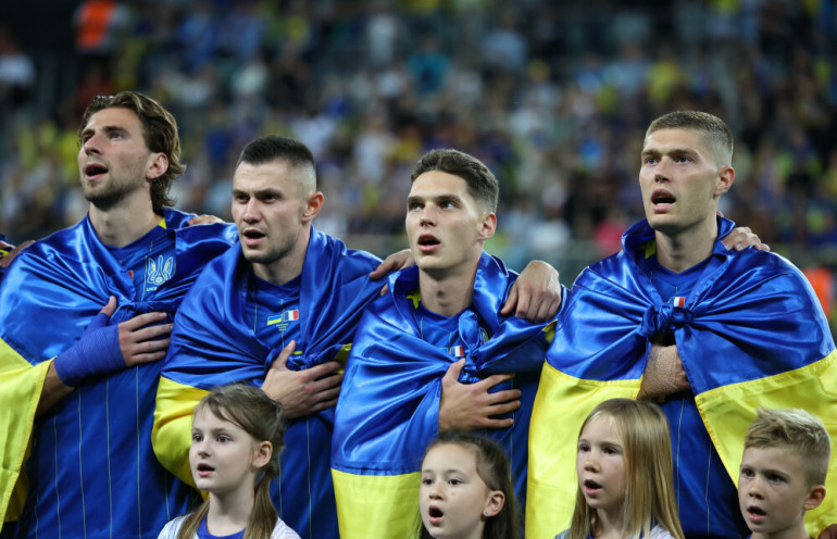 reprezentanci ukrainy podczas hymnu