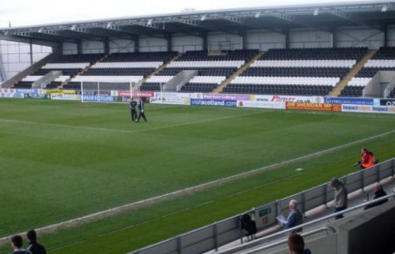 Spokojne derby bez sektora gości
