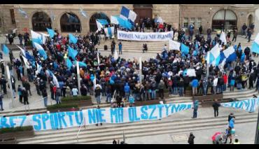 Stomil demonstrował pod ratuszem w Olsztynie