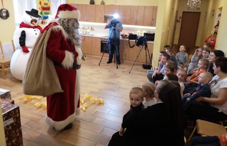 Świąteczna wizyta kibiców Śląska Wrocław w Domu Dziecka
