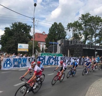 Akcja "Ruch nigdy nie zginie" na jednym z etapów Tour de Pologne