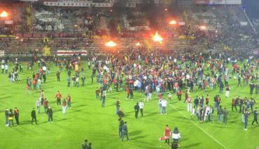 Turcja: Kibice podpalili swój stadion