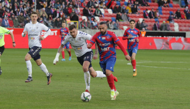 VAR ratuje Raków