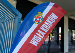 Zakaz Legii nie zatrzymał kibiców Wisły Kraków. Przyjechali i obejrzeli mecz na telebimie
