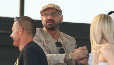 wojciech kwiecień zbijający piątkę