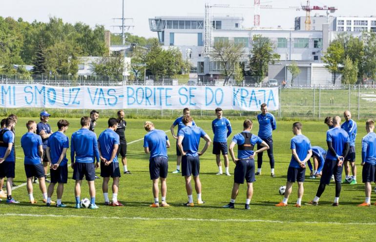 Wsparcie kibiców Lecha przed meczem z Wisłą