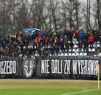 Kibice Korony Kielce uczcili Żołnierzy Wyklętych w czasie meczu z Zagłębiem.