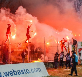 Niemal sylwestrowo na trybunach podczas meczu Zagłębie Sosnowiec - Legia Warszawa